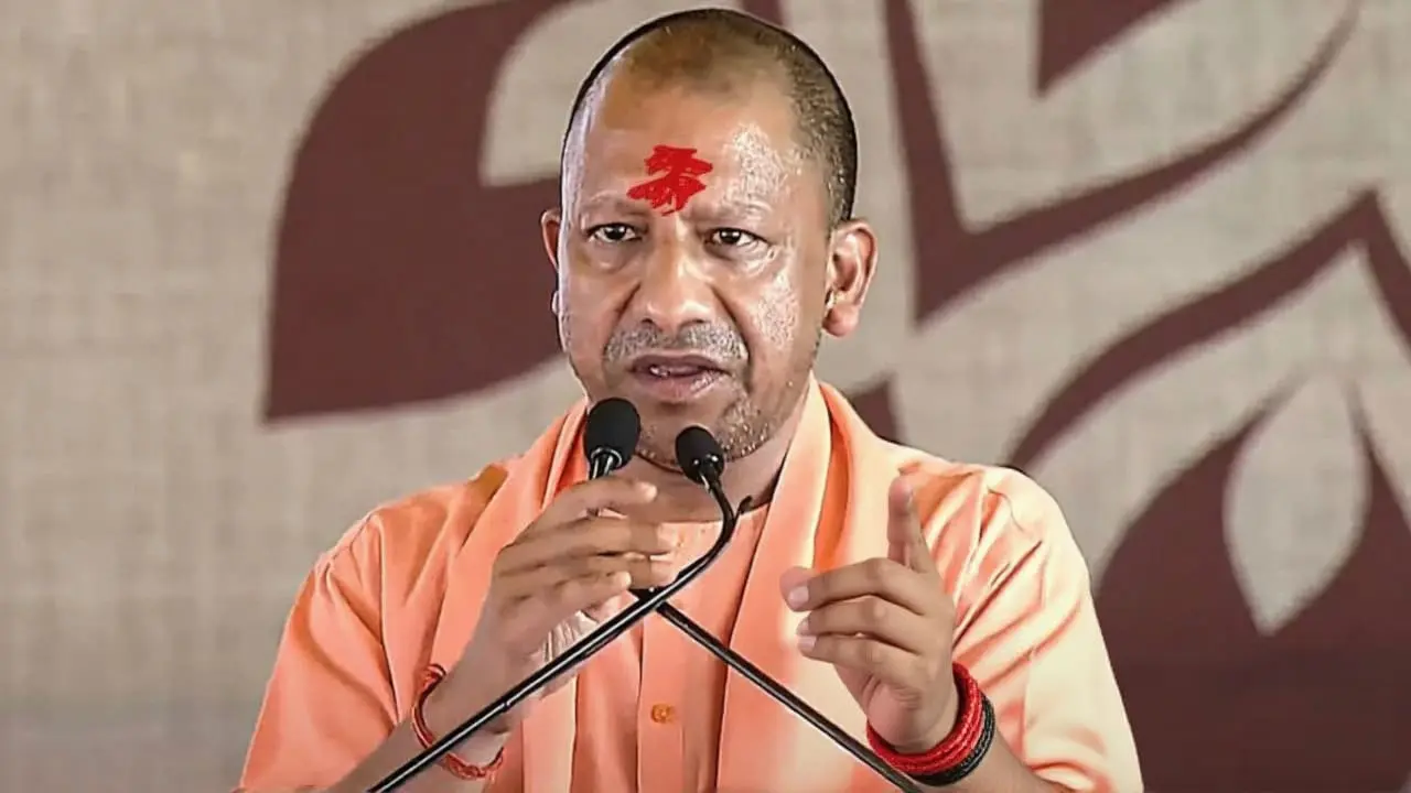 बिजली कटौती पर सख्त यूपी CM: 24 घंटे सप्लाई का आदेश, 2 अफसर निलंबित